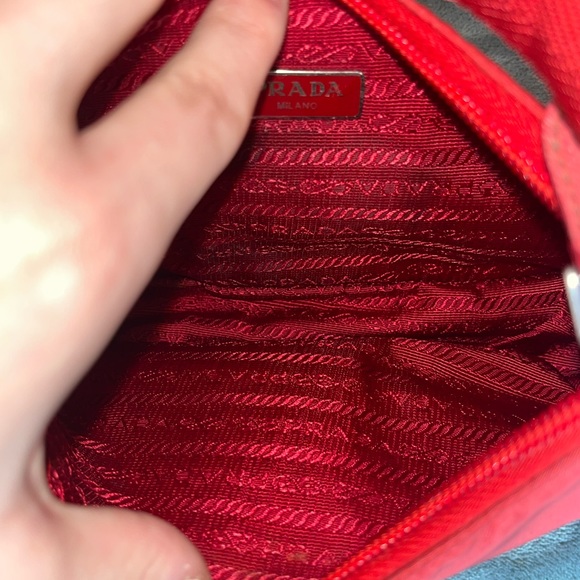 Red Re-Nylon Prada Re-Edition 2000
mini-bag - Picture 8 of 11
